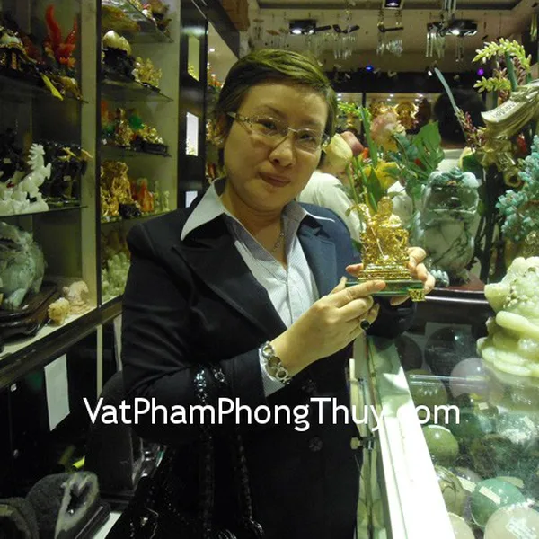 Chị Hoàng Yến - khách hàng mua quan công vàng ngồi E277