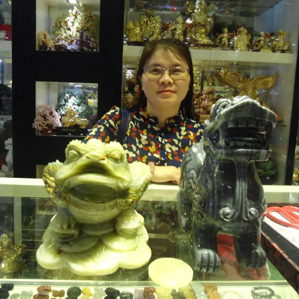 Chị Sáu - khách hàng mua tỳ hưu Bắc Kinh đen BKD-L