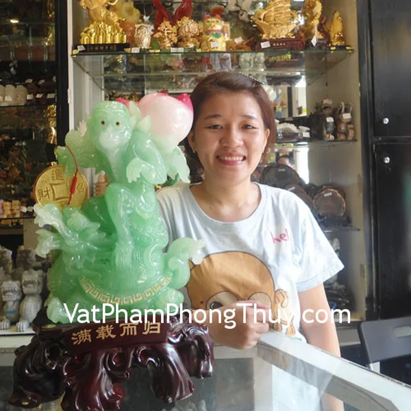 Chị Ngân Anh - khách hàng mua tượng khỉ đào tiên K002M