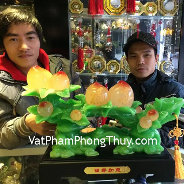 Anh Khải- khách hàng mua đào như ý đỏ lớn A226