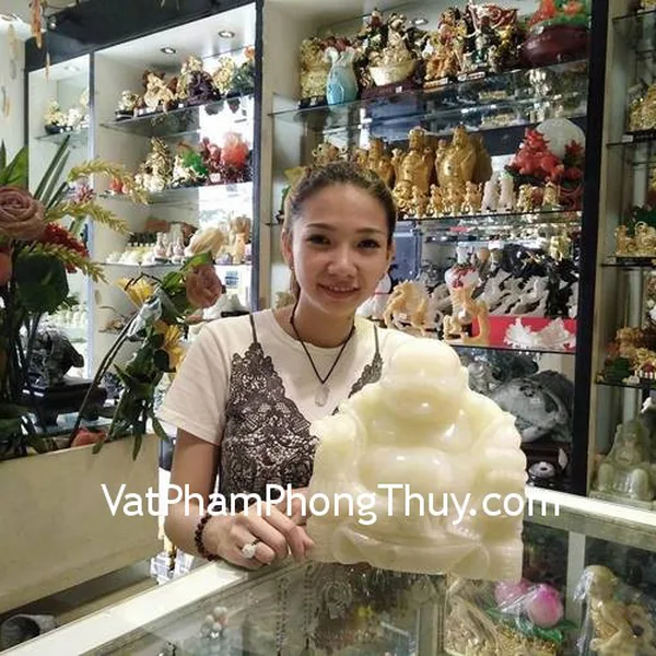 Chị Huyền - khách hàng mua tượng phật di lạc cẩm thạch PDL-CTN và chuỗi ngọc hồng lục bảo S911-4092