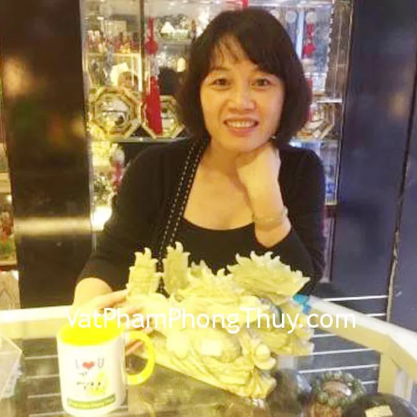 Chị Cơ- khách hàng mua rồng Cẩm Thạch nằm lớn N076