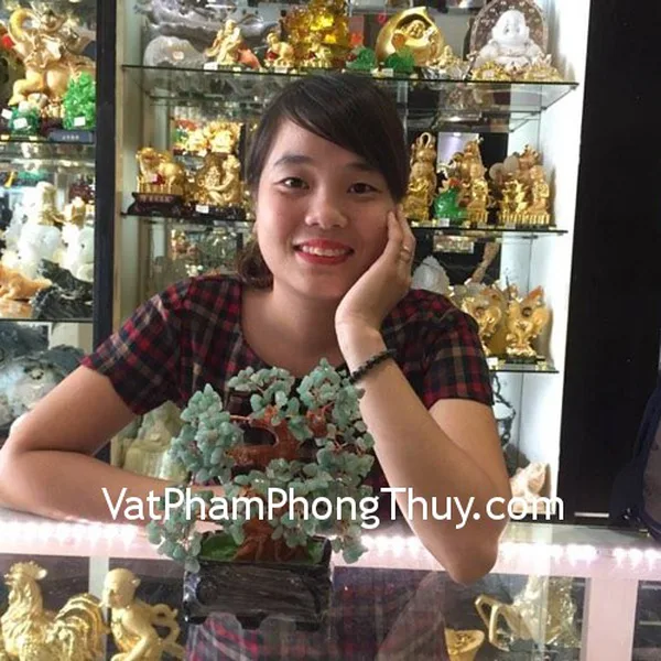 Chị Dung - khách hàng mua cây tài lộc ngọc đông linh KC026 và chuỗi mắt mèo đen mun S6437