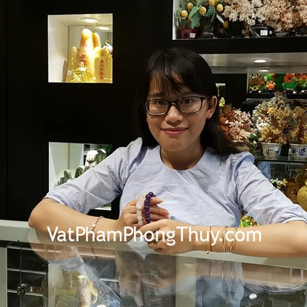 Chị Thảo - khách hàng mua chuỗi tỳ hưu thạch anh hồng S6007