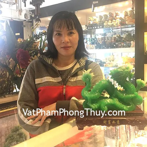 Chị Thanh - khách hàng mua rồng xanh dáng trườn cầm ngọc xanh G085A