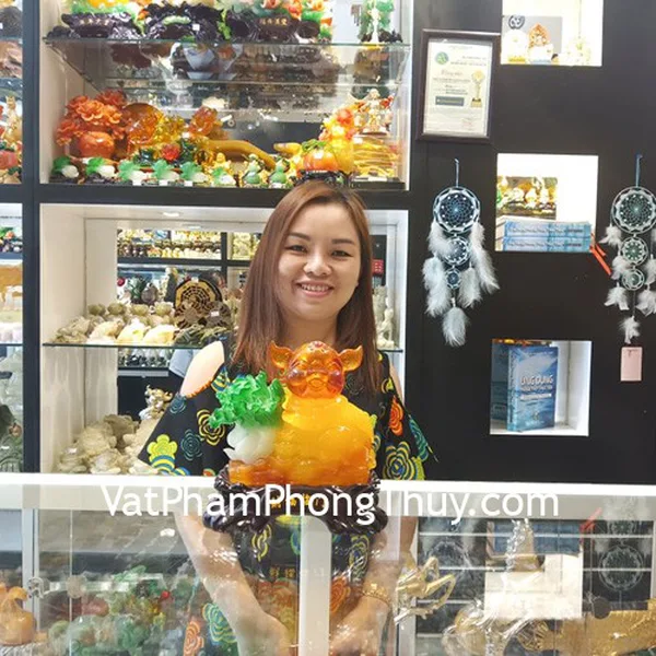 Chị Phương - khách hàng mua tượng heo cam ôm bắp cải LN009