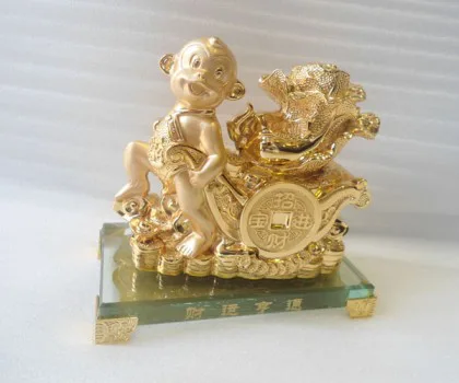 Khỉ tài lộc kéo xe cải vàng đế thủy tinh - tài vận hanh thông FK080M