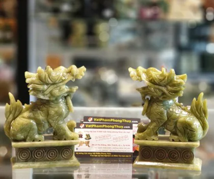 Kỳ lân lam ngọc ngồi (nhỏ). FGM189
