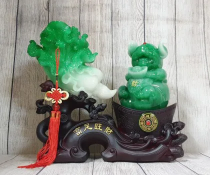Vua heo và bắp cải xanh ngọc trên đế kim bảo gỗ - Phú Túc Vượng Tài LN005