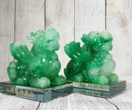 Cặp tỳ hưu xanh ngọc hút tài cánh vểnh trên đế thuỷ tinh - Chiêu Tài Hưu Nghiệp/ Tụ Tài Nạp Phước LN060