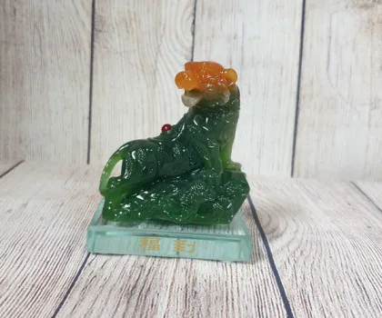 Chúa hổ vàng bóng lưng hồng châu gầm trên núi đá vàng đế gỗ - Phước Đa Tài Đa LN182