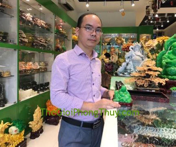 Anh Đăng- Khách mua Phật Di Lạc ngọc xanh ngồi trên đống nguyên bảo - Tiêu nghênh bát phương FG138A