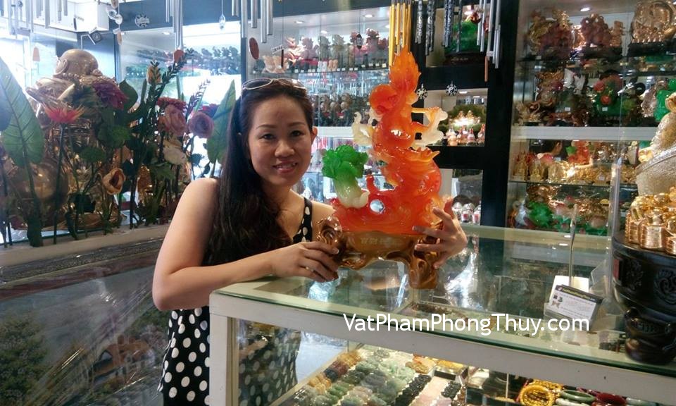 Chị Uyên - khách hàng mua tượng Rồng E123