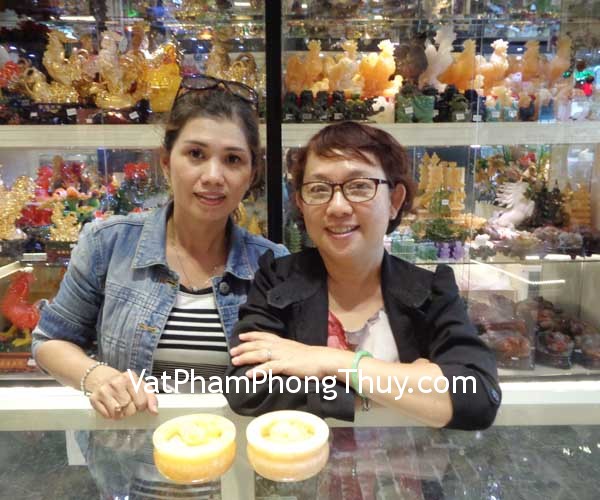 Chị Oanh - khách hàng mua Bồn nguyên bảo Hoàng long GM073