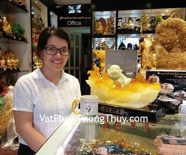 Chị Kim Thảo- khách hàng mua tượng Bát mã ngọc vàng trắng G115A