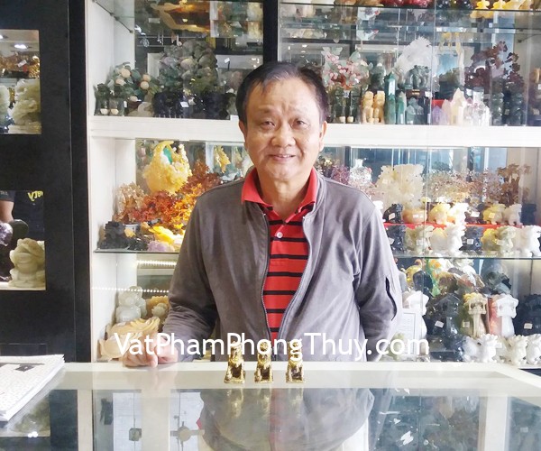 Chú Văn - khách hàng mua Kỳ lân đồng D256